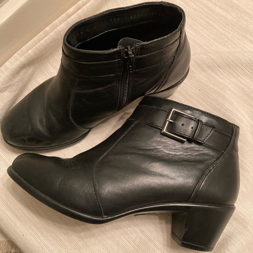 Flexi 2” black leather heeled booties with side buckle, size 7